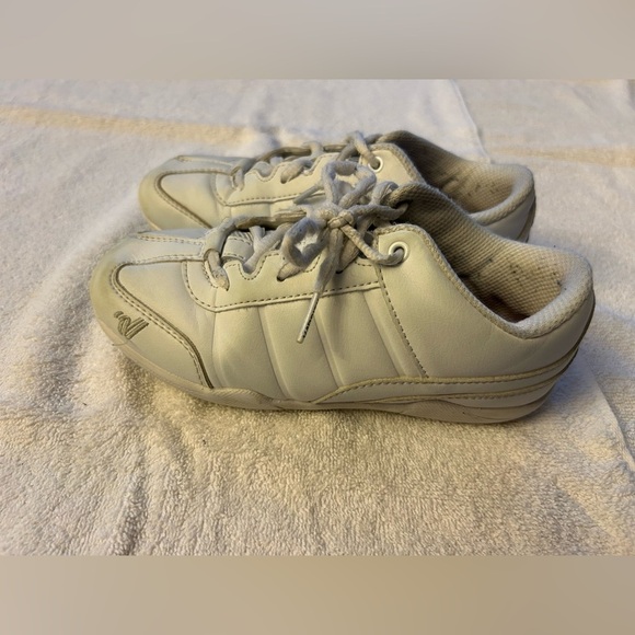 White competition cheer shoe by varsity - Picture 2 of 5